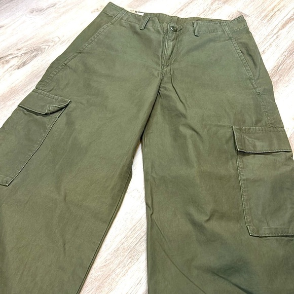 NWT Levi’s Women’s Olive Green Wide Leg Cotton Twill Baggy Cargo Pants Trousers - Picture 3 of 11